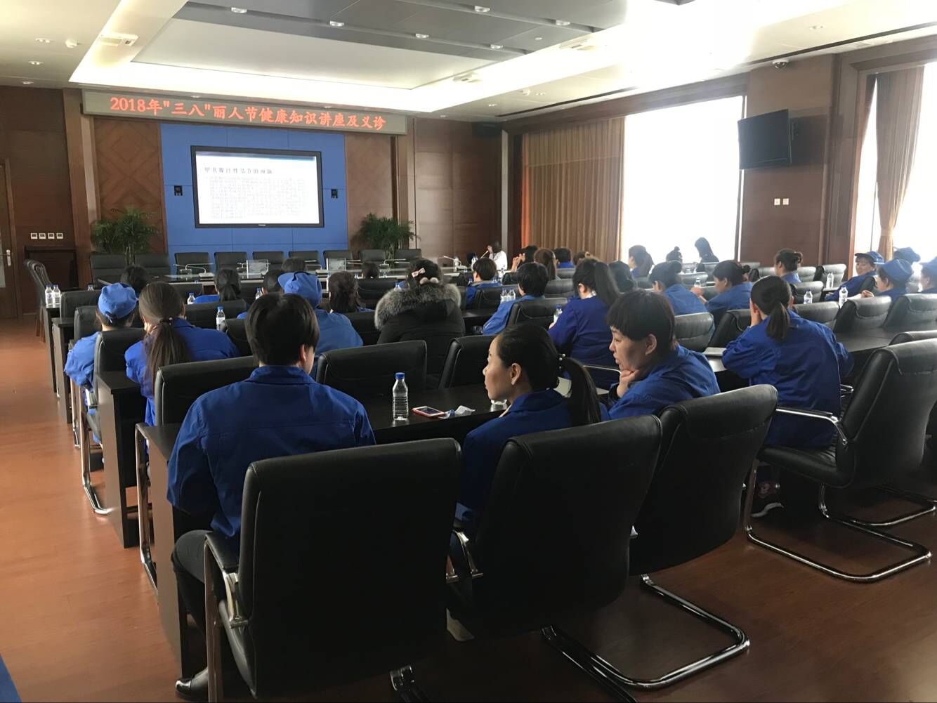 8e0c23e7d5fdcd829c75e3bf9f71c578.jpg 讲座.jpg